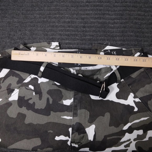 American Bazi Men Color Twill Bermuda Short - Picture 4 of 7